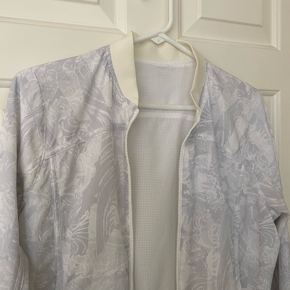 Lululemon Reversible Workout Jacket - image 4